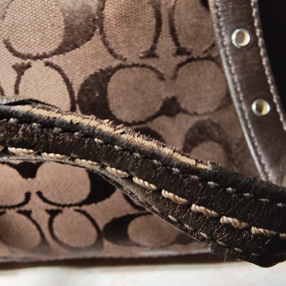 Coach Gallery Brown Signature Canvas Shoulder Bag - Picture 11 of 16